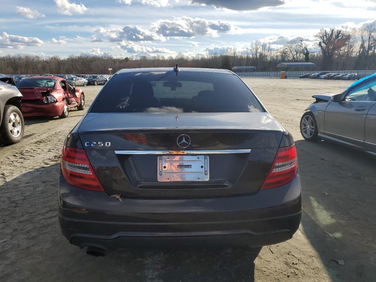 2013 Mercedes-Benz C 250 vin: WDDGF4HB4DR280684