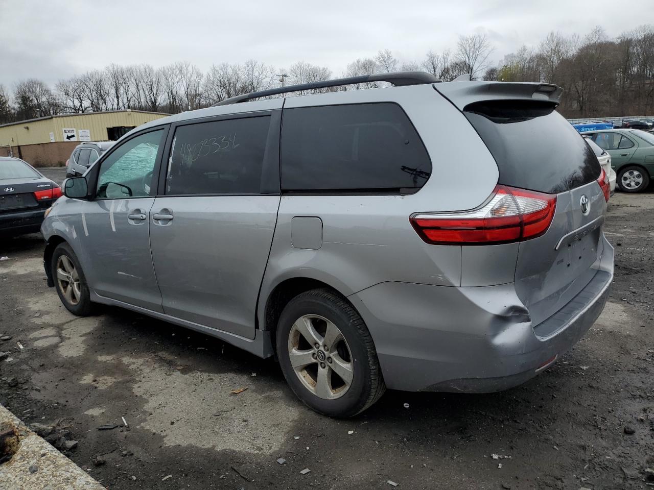 2018 Toyota Sienna Le vin: 5TDKZ3DC8JS951386