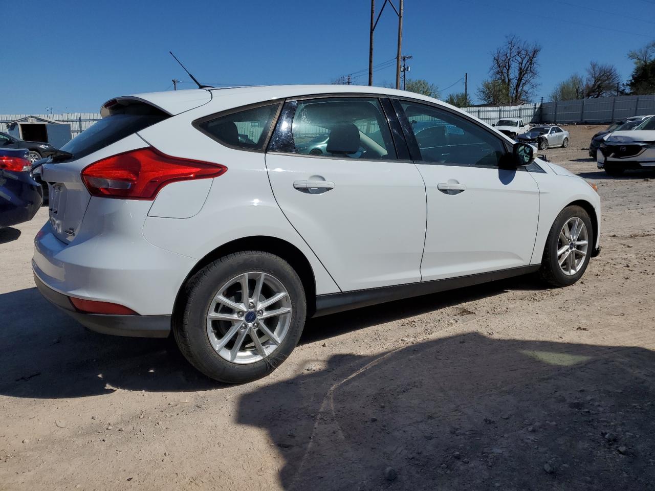 2015 Ford Focus Se vin: 1FADP3K27FL282972