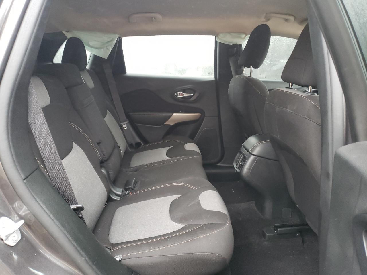 1C4PJLCX8JD527896 2018 Jeep Cherokee Latitude