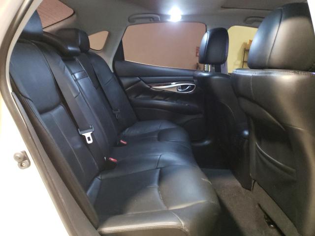 2016 Infiniti Q70 - Image 10