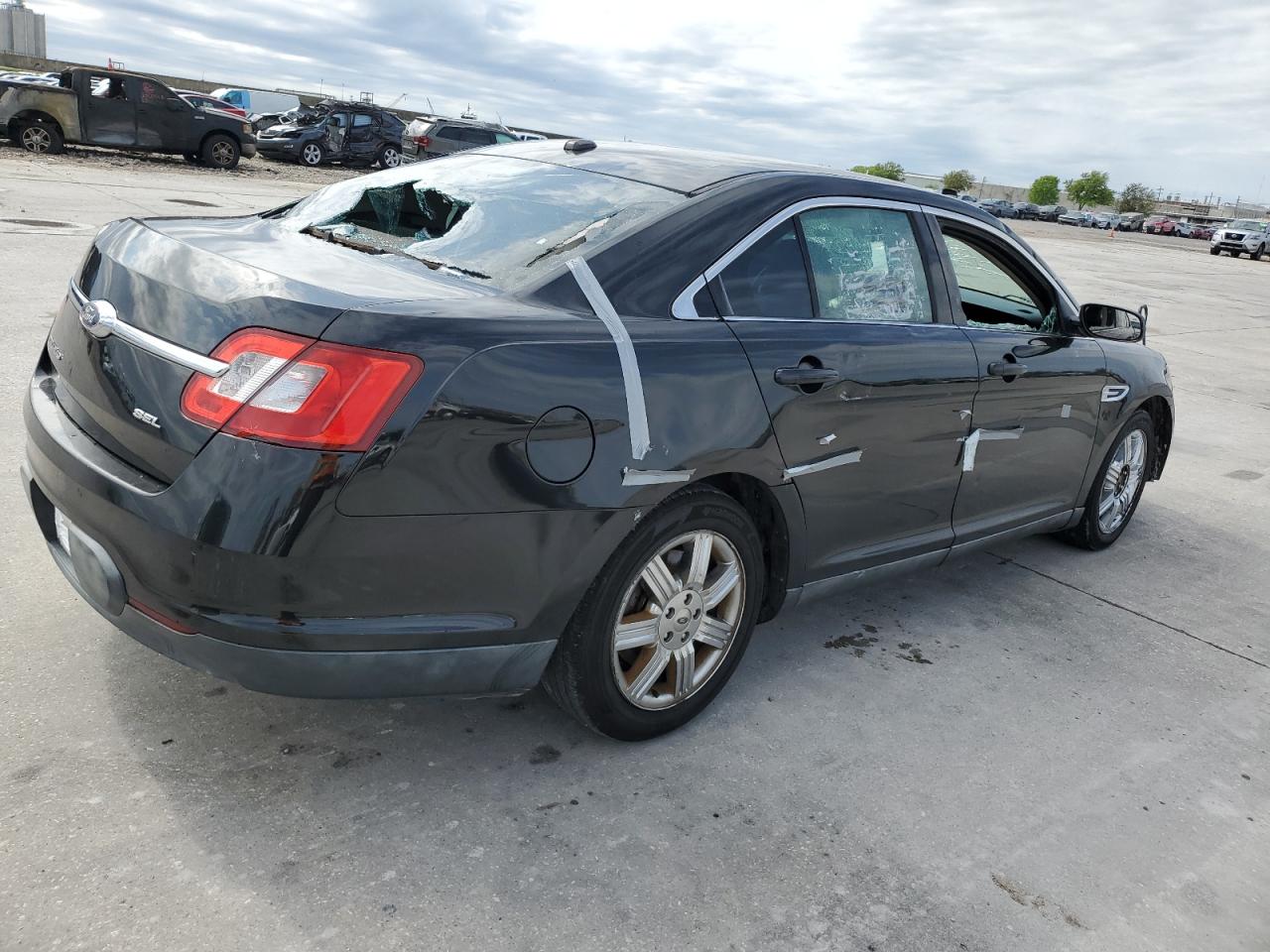 1FAHP2EW7BG118327 2011 Ford Taurus Sel