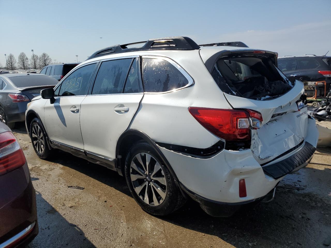 2015 Subaru Outback 2.5I Limited vin: 4S4BSBNCXF3302335