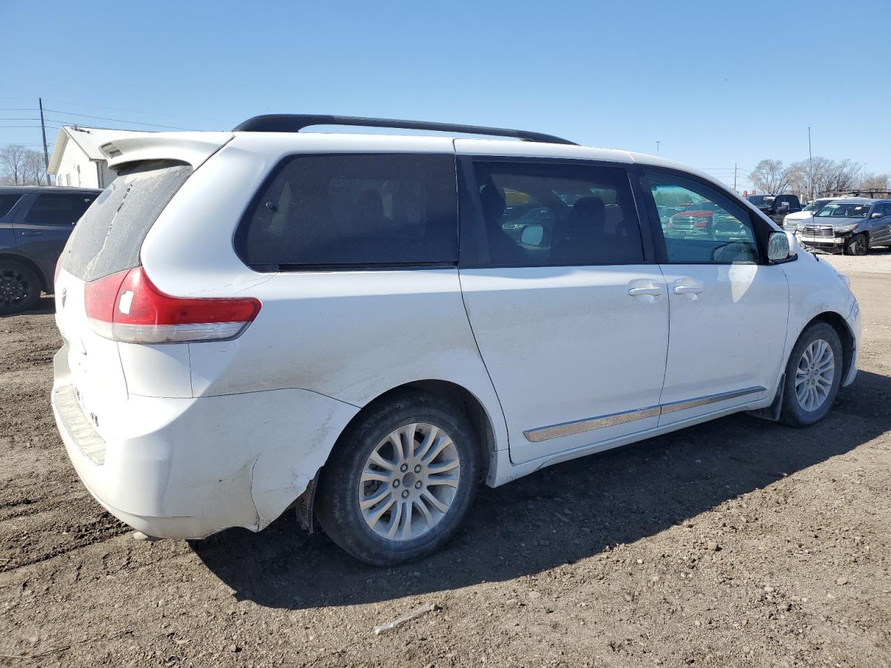 5TDYK3DC7ES420975 2014 Toyota Sienna Xle