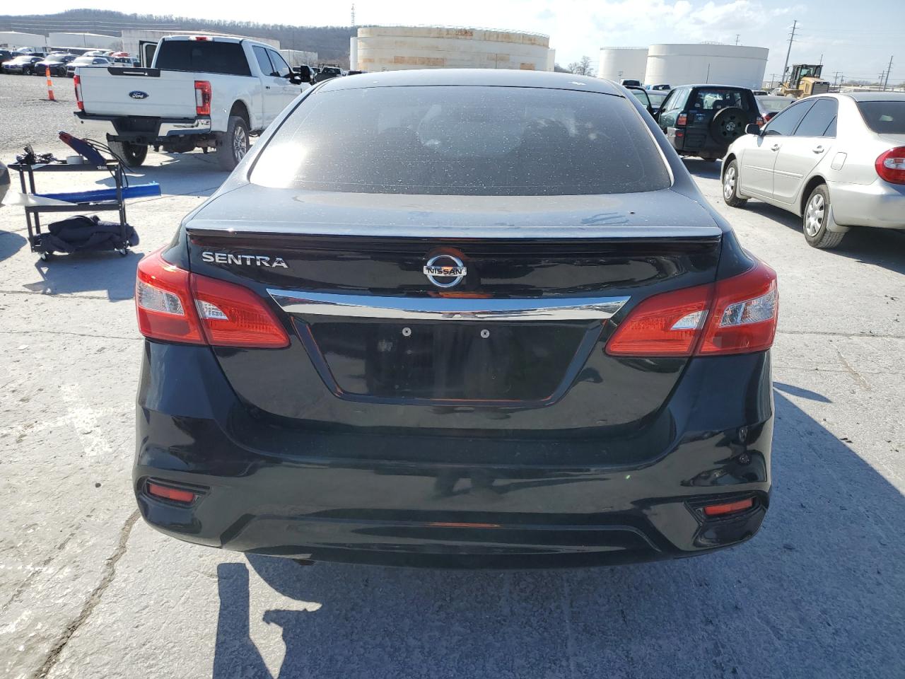 3N1AB7AP0JY235673 2018 Nissan Sentra S