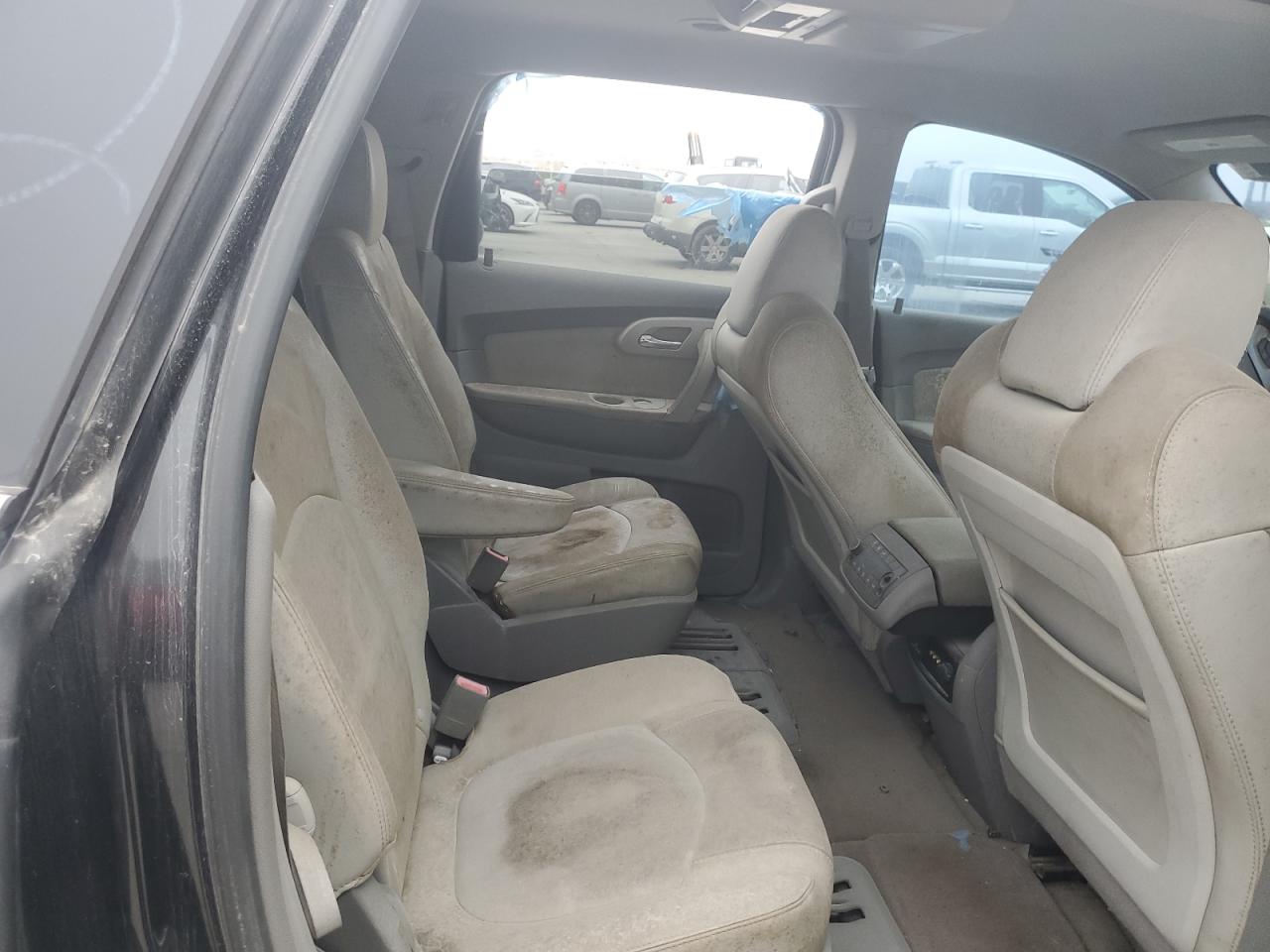 1GNKRJED2BJ210765 2011 Chevrolet Traverse Lt