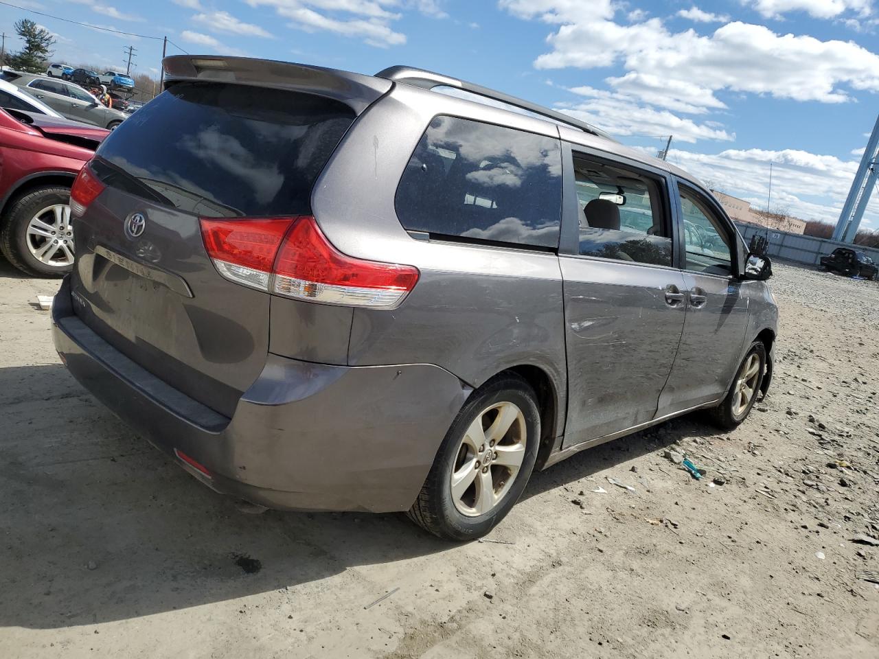 2013 Toyota Sienna Le vin: 5TDKK3DC6DS325537