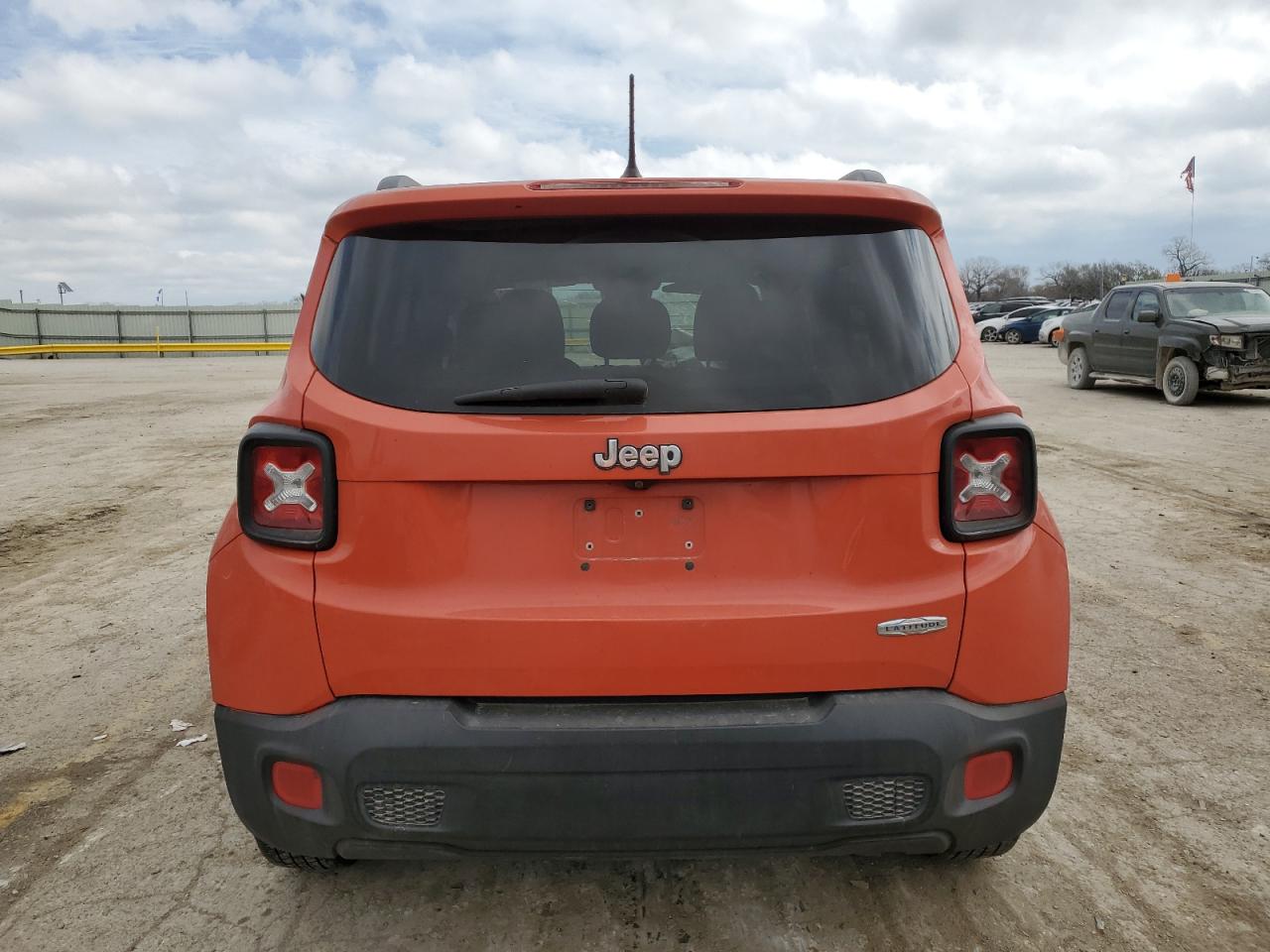 ZACCJABT0FPB67567 2015 Jeep Renegade Latitude