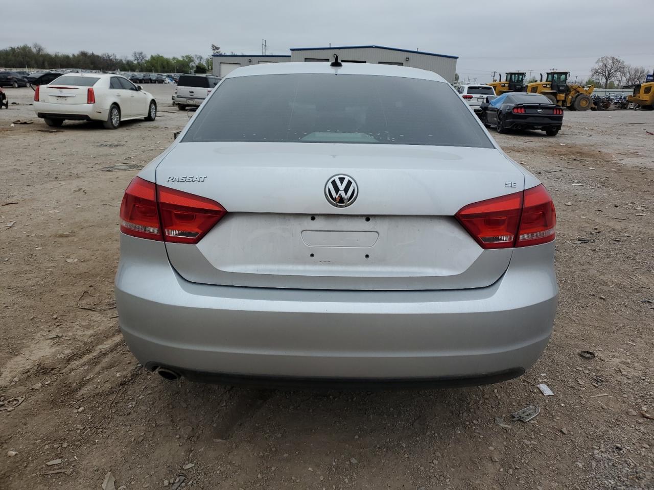 1VWBP7A3XDC040271 2013 Volkswagen Passat Se