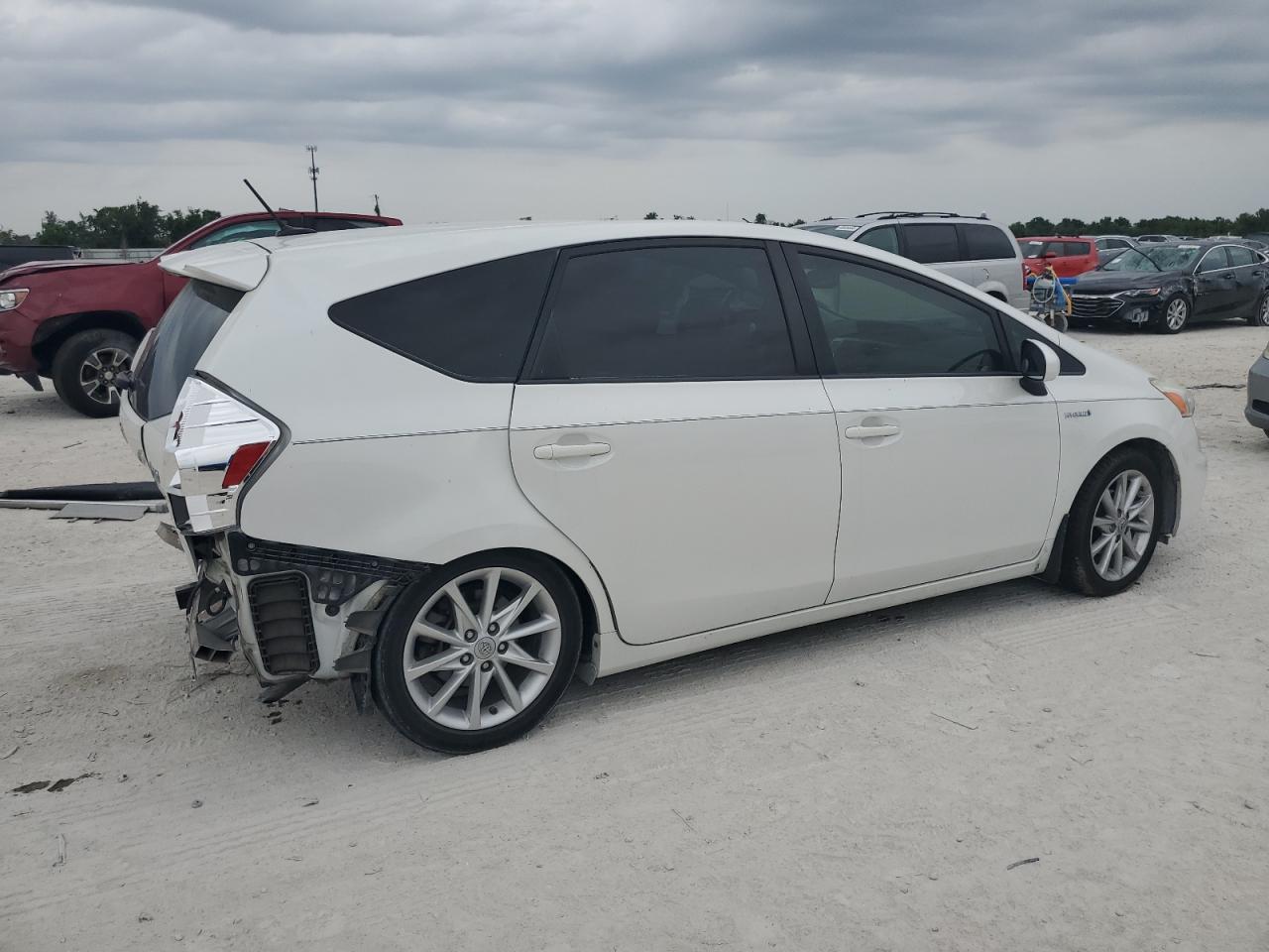 JTDZN3EU4E3317632 2014 Toyota Prius V