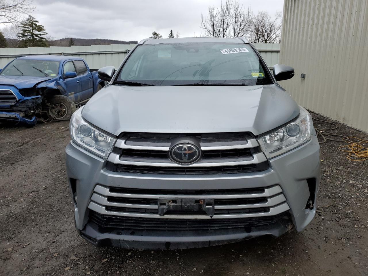 5TDJZRFH7JS496666 2018 Toyota Highlander Se
