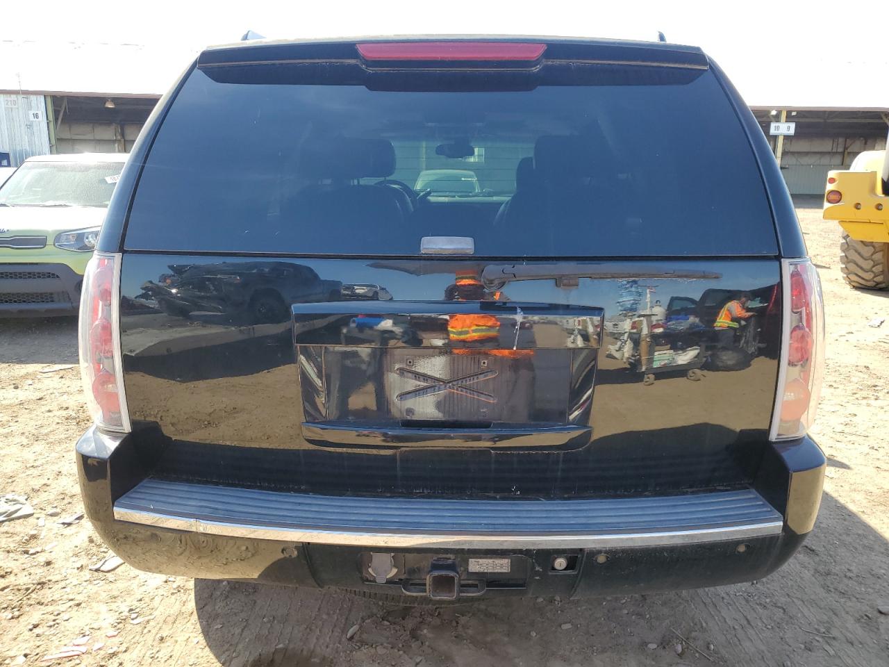 1GKFK638X7J185403 2007 GMC Yukon Denali