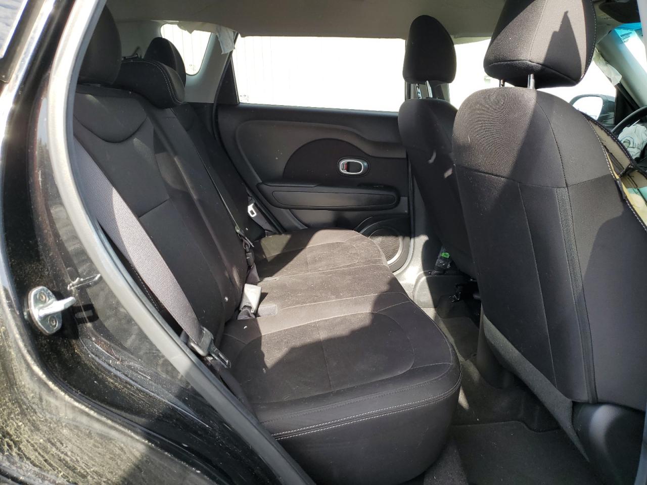 KNDJN2A27J7504698 2018 Kia Soul