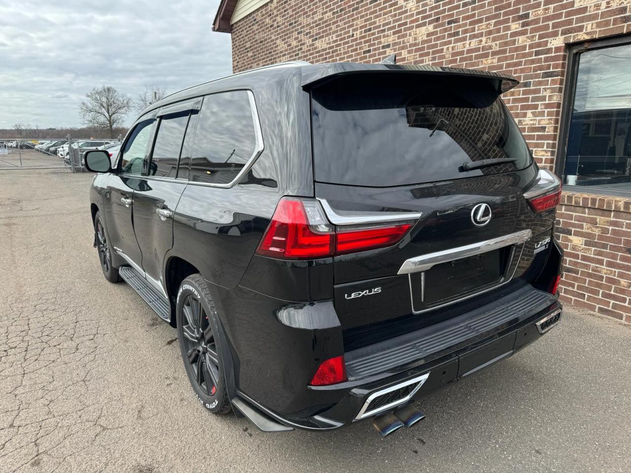 2016 Lexus Lx 570 vin: JTJHY7AX9G4212184