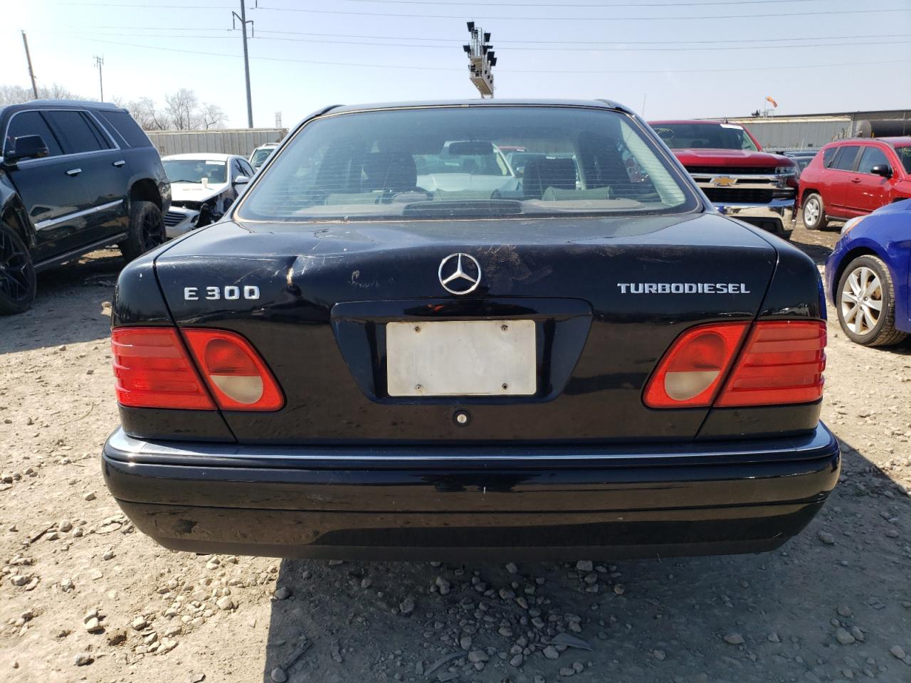 WDBJF25H3XA777272 1999 Mercedes-Benz E 300Td