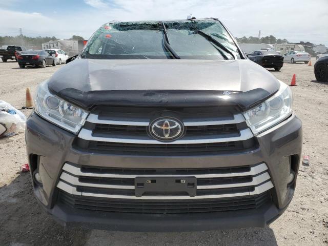 VIN 5TDKZRFH6JS533789 2018 Toyota Highlander, SE no.5