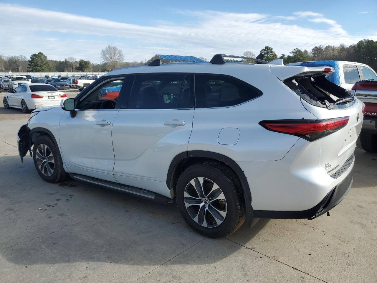 2022 Toyota Highlander Hybrid Xle vin: 5TDAARAH3NS511555