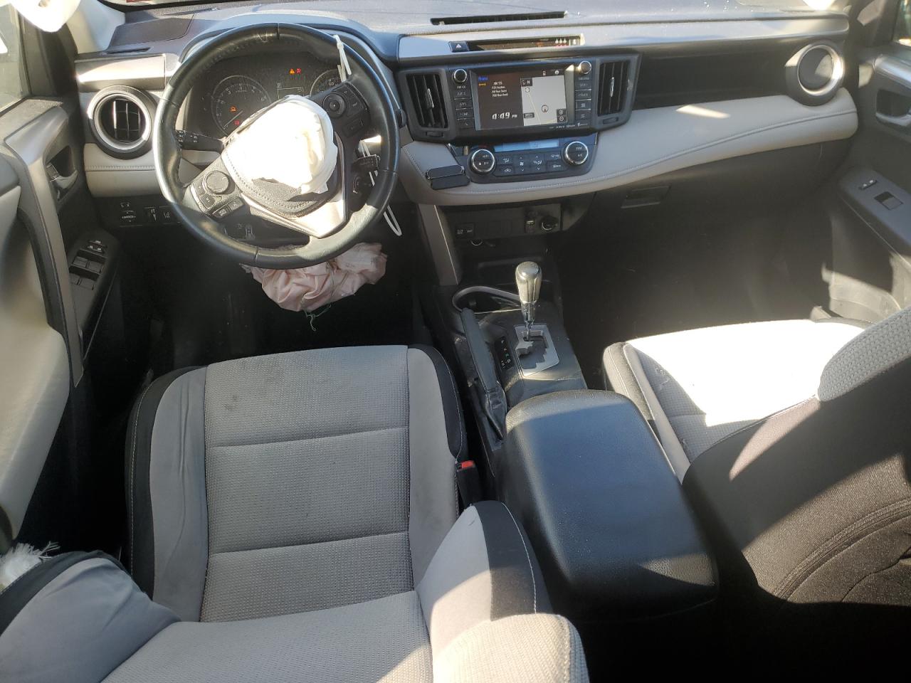 2T3RFREV8HW647140 2017 Toyota Rav4 Xle