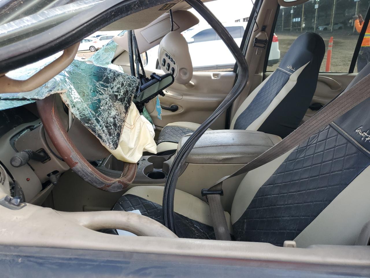 1FMPU18L7YLC49179 2000 Ford Expedition Eddie Bauer