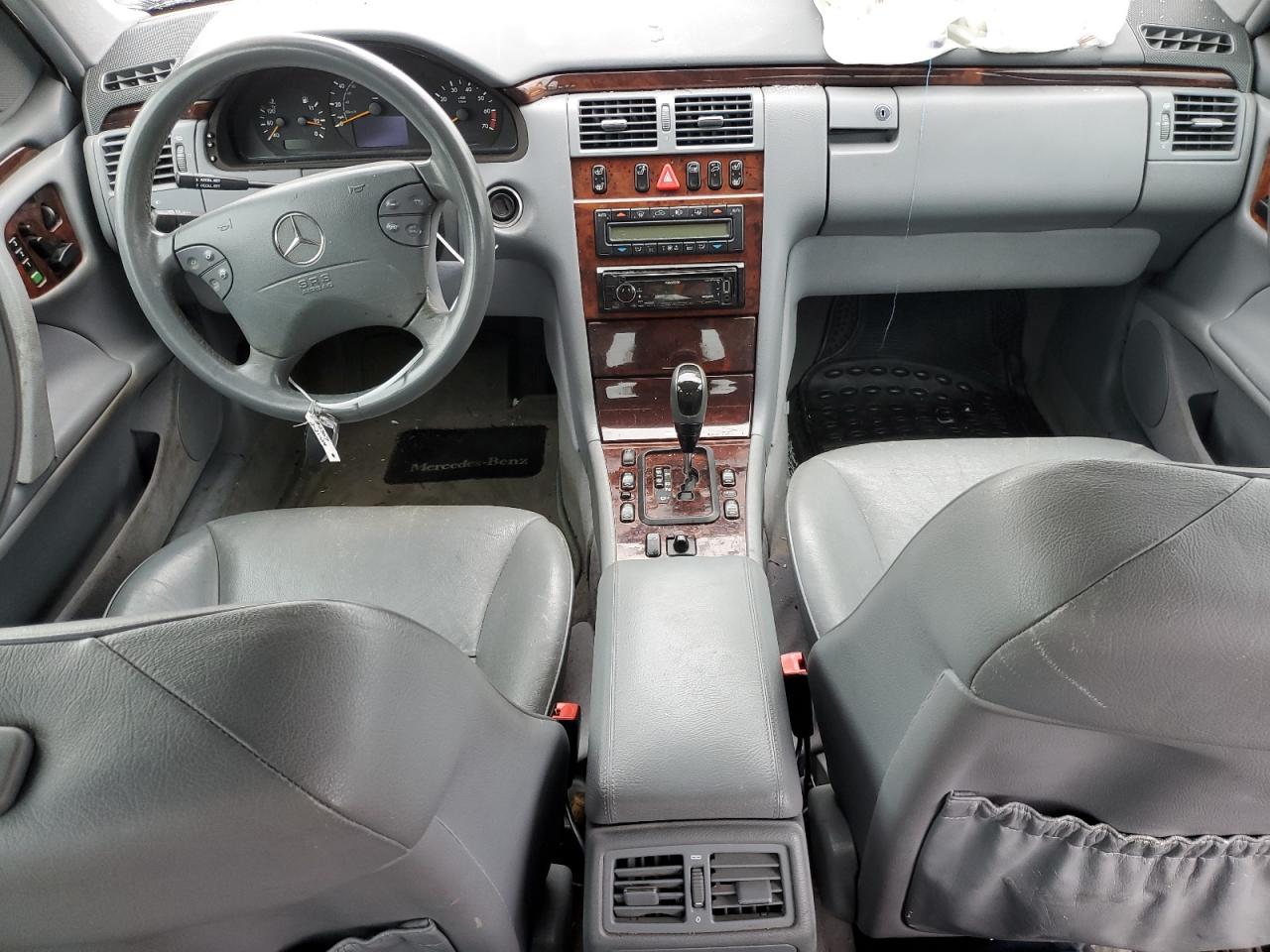 WDBJF65J61B302307 2001 Mercedes-Benz E 320