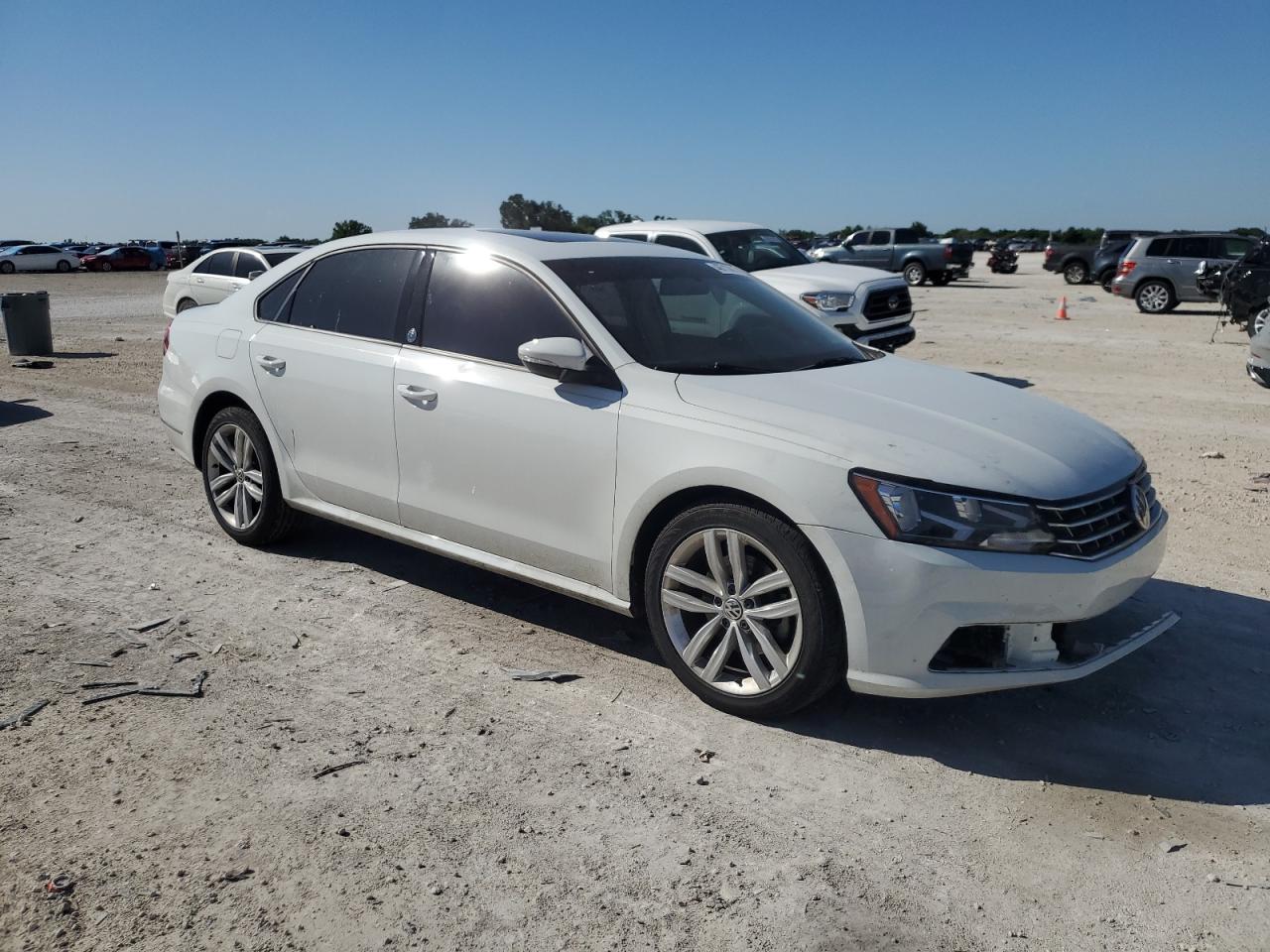 1VWLA7A35KC002546 2019 Volkswagen Passat Wolfsburg