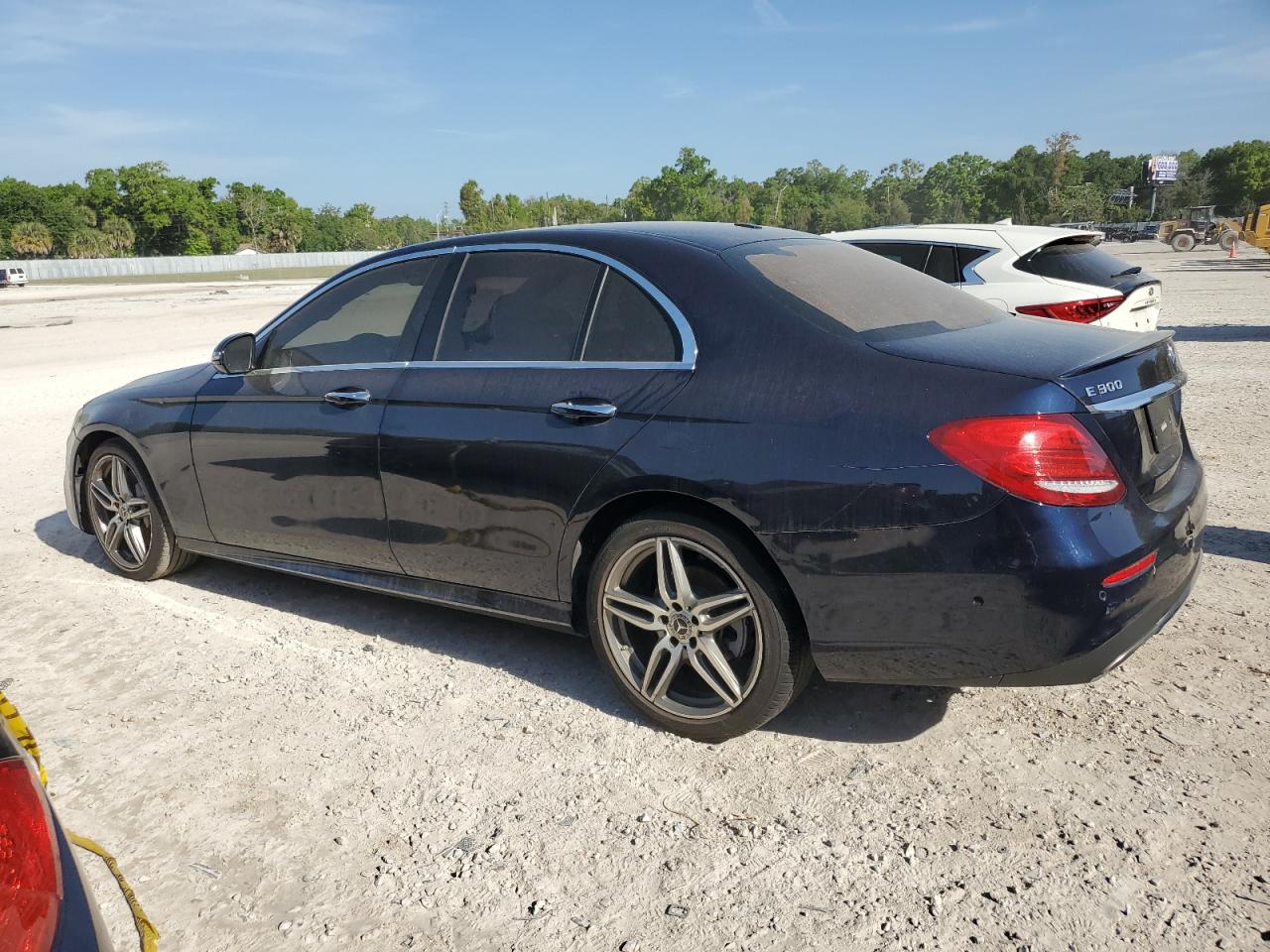 2019 Mercedes-Benz E 300 vin: WDDZF4JB6KA577390