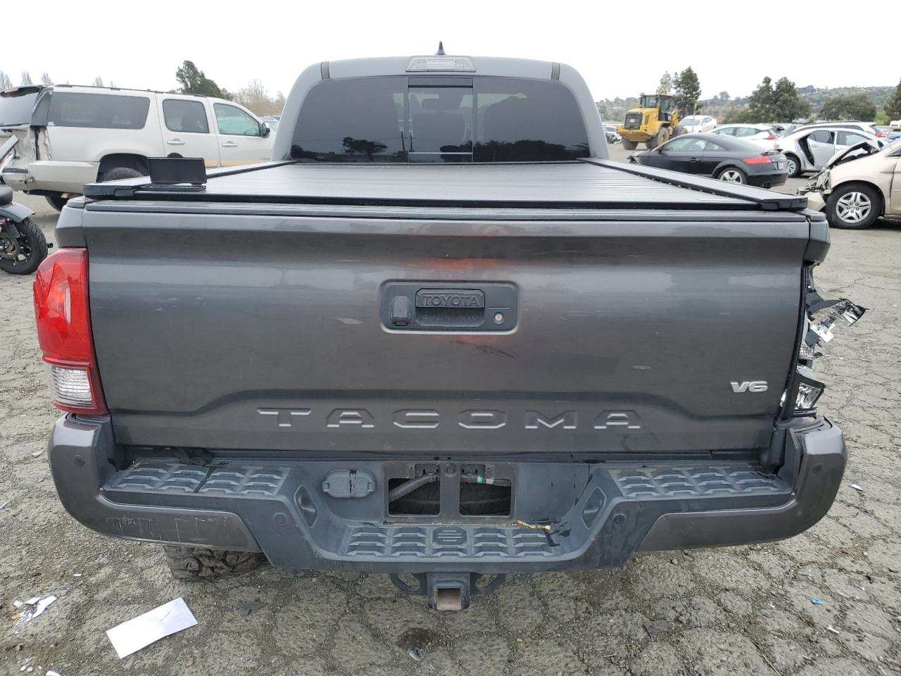 2018 Toyota Tacoma Double Cab vin: 3TMBZ5DN1JM014425