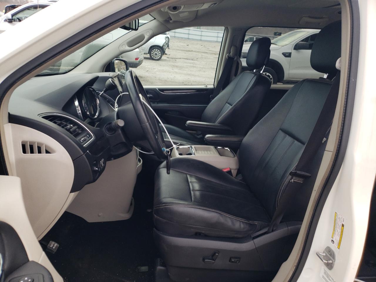 2C4RC1BG2DR689484 2013 Chrysler Town & Country Touring