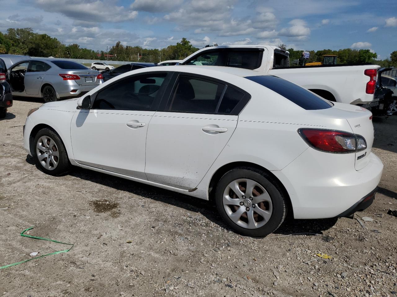 JM1BL1UF3B1471383 2011 Mazda 3 I