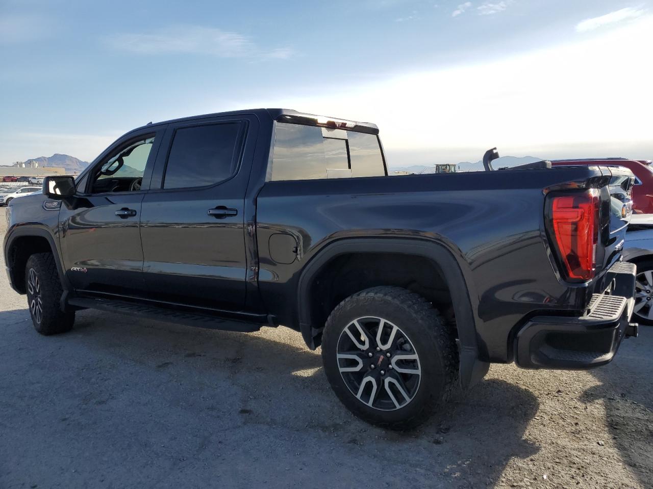 2022 GMC Sierra K1500 At4 vin: 1GTPUEEL1NZ530676