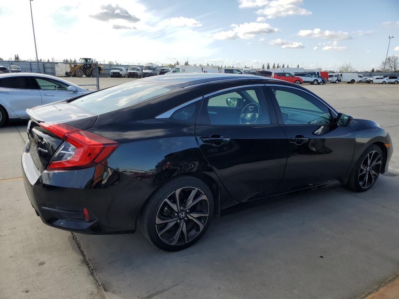 2HGFC2F83KH585067 2019 Honda Civic Sport