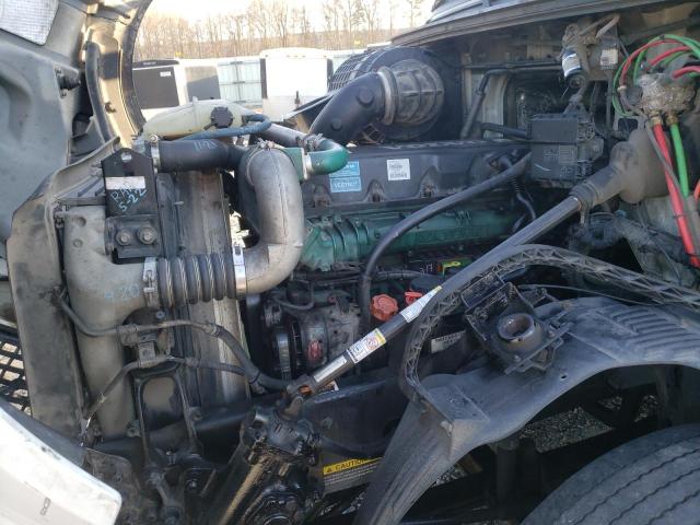 Lot #2409486744 2013 VOLVO VN VNL salvage car