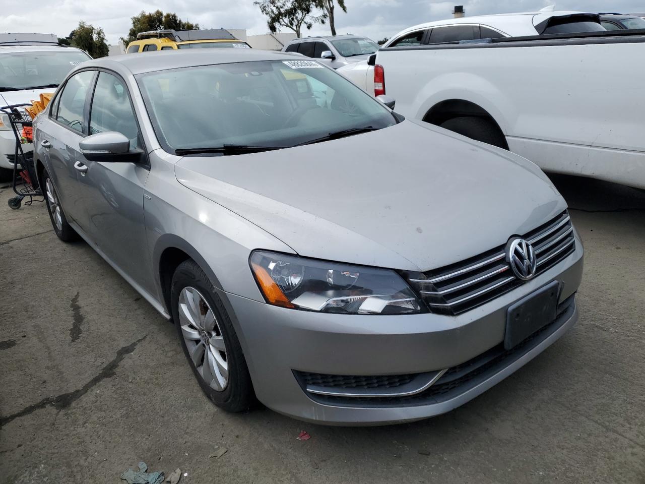 2014 Volkswagen Passat S vin: 1VWAT7A36EC075592