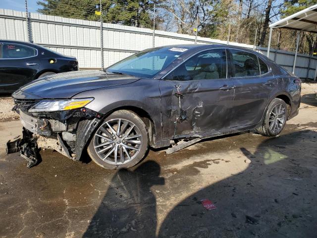 Lot #2438417561 2023 TOYOTA CAMRY XLE salvage car