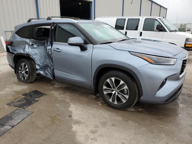 VIN 5TDHZRAH6NS121735 2022 Toyota Highlander, Xle no.4