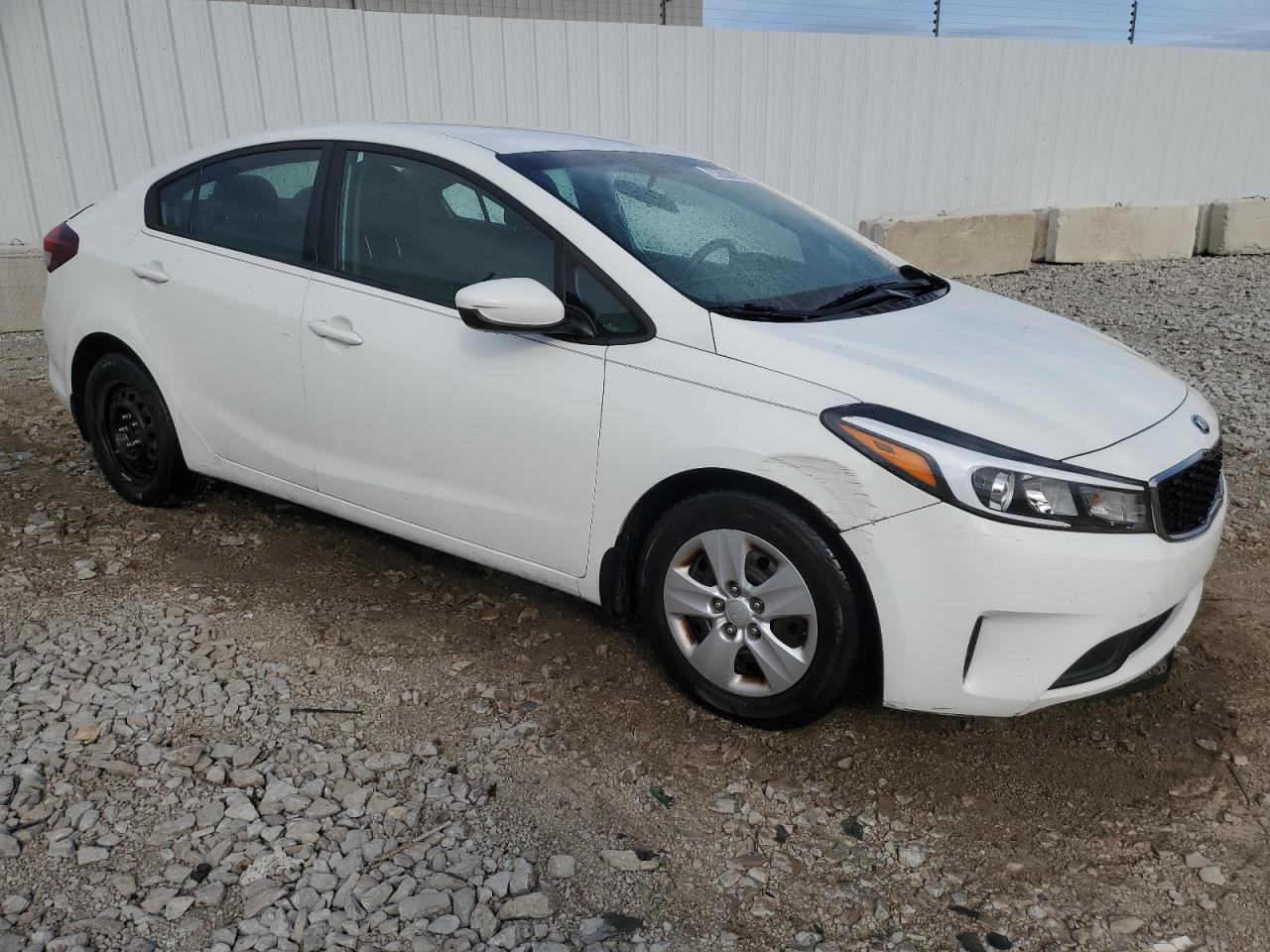 3KPFK4A72JE170389 2018 Kia Forte Lx