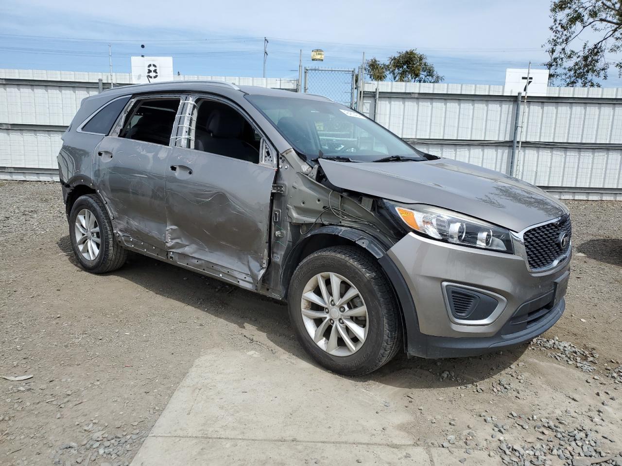 2016 Kia Sorento Lx vin: 5XYPG4A55GG107934