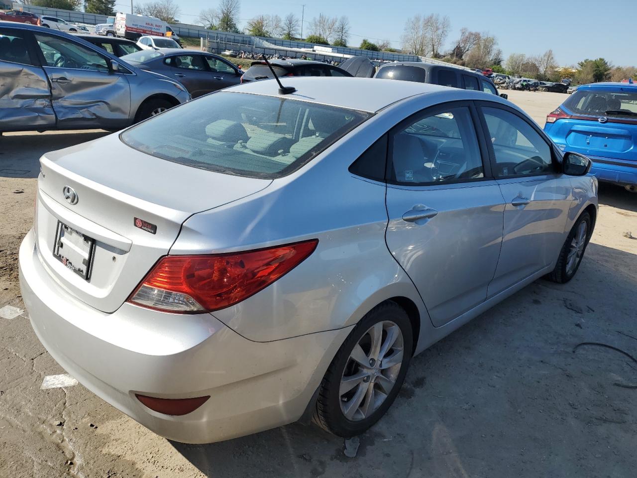 2013 Hyundai Accent Gls vin: KMHCU4AE2DU273163