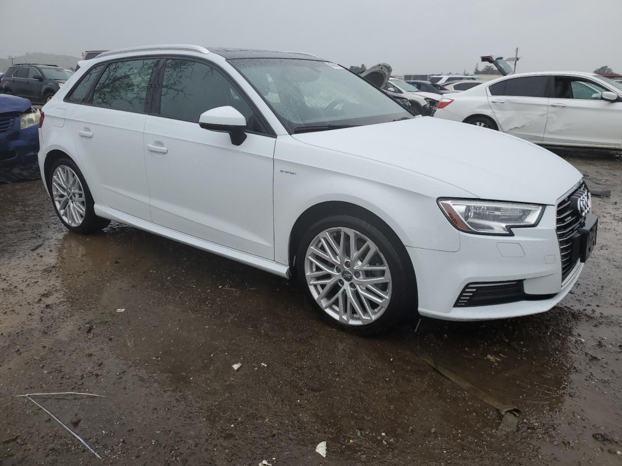 WAUUPBFF9JA078547 2018 Audi A3 E-Tron Premium