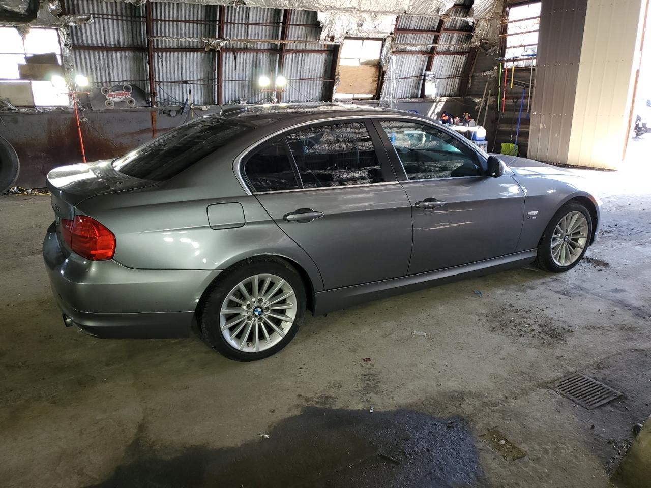 WBAPL5C57BA918865 2011 BMW 335 Xi