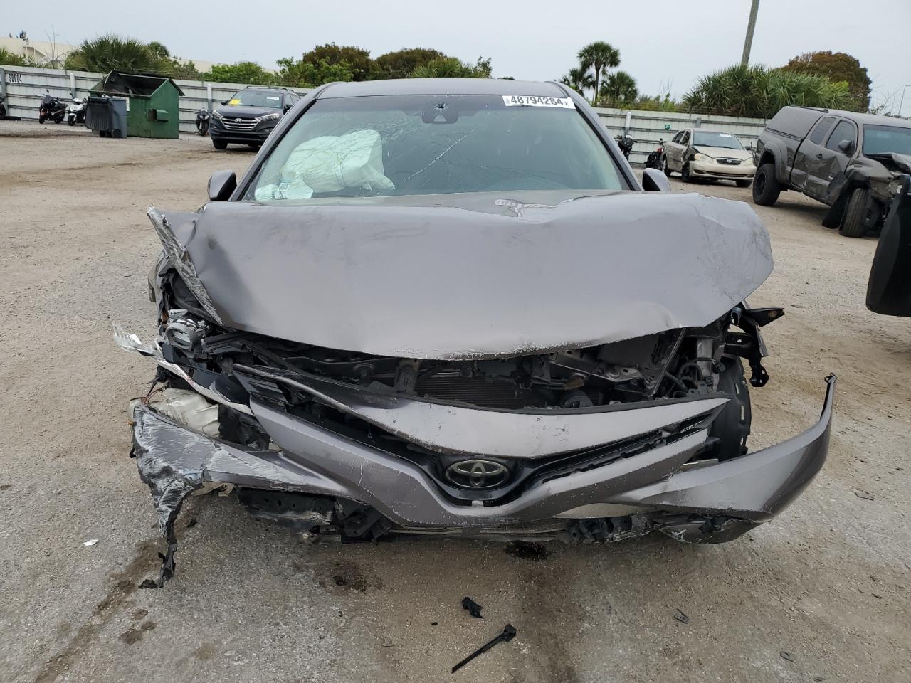 2018 Toyota Camry L vin: 4T1B11HK3JU556259