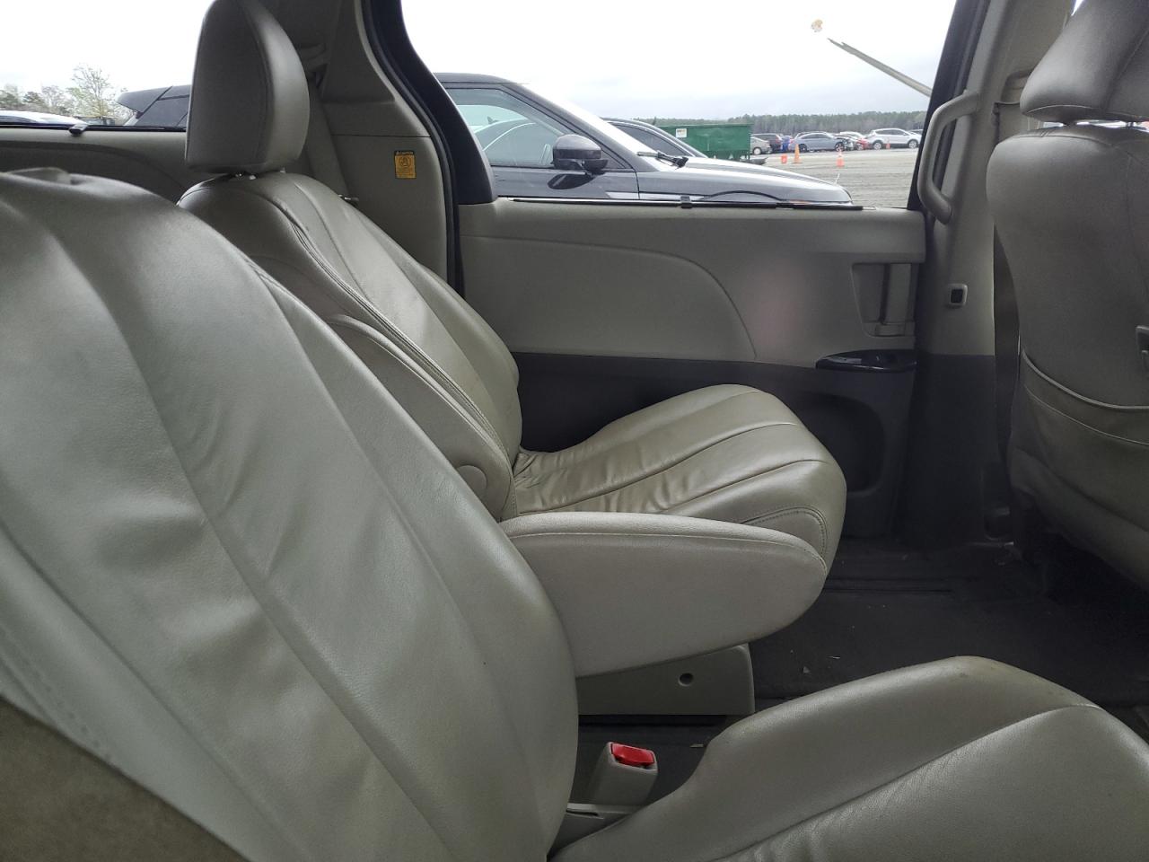 5TDJK3DC4CS047747 2012 Toyota Sienna Le