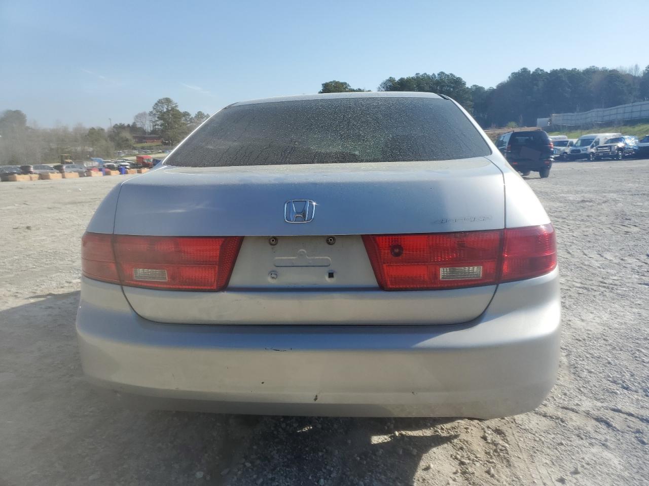 1HGCM56155A121026 2005 Honda Accord Dx