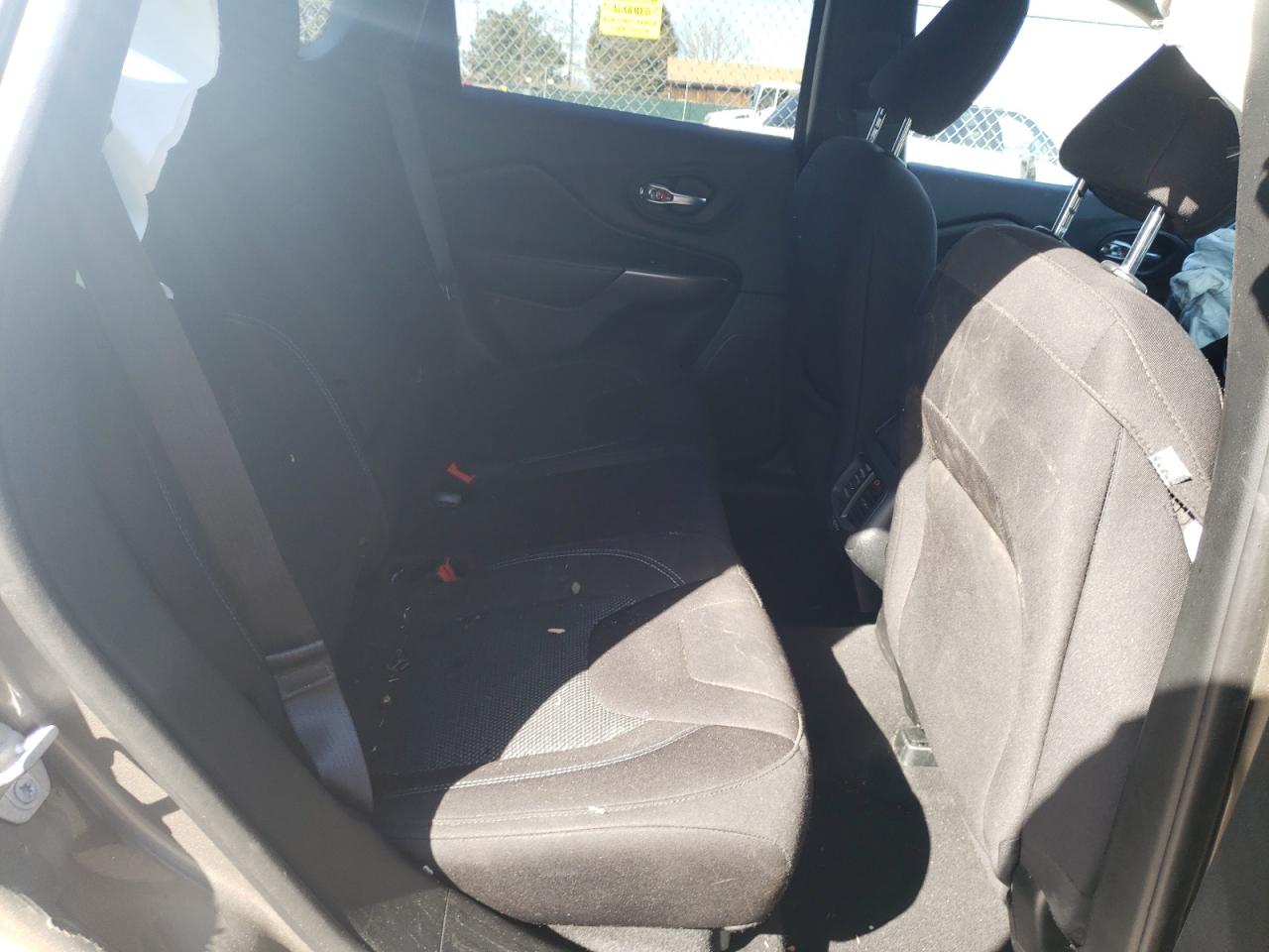 1C4PJLCB0KD348435 2019 Jeep Cherokee Latitude