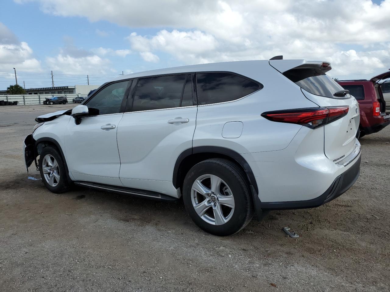 5TDCZRAH8NS546626 2022 Toyota Highlander L