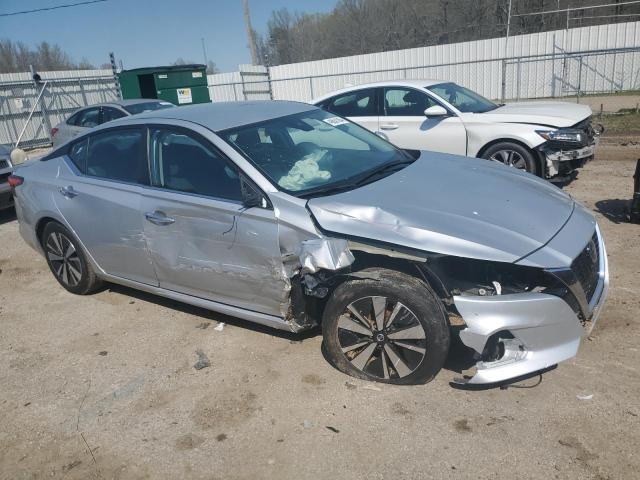 1N4BL4DV3NN318689 Nissan Altima SV 4