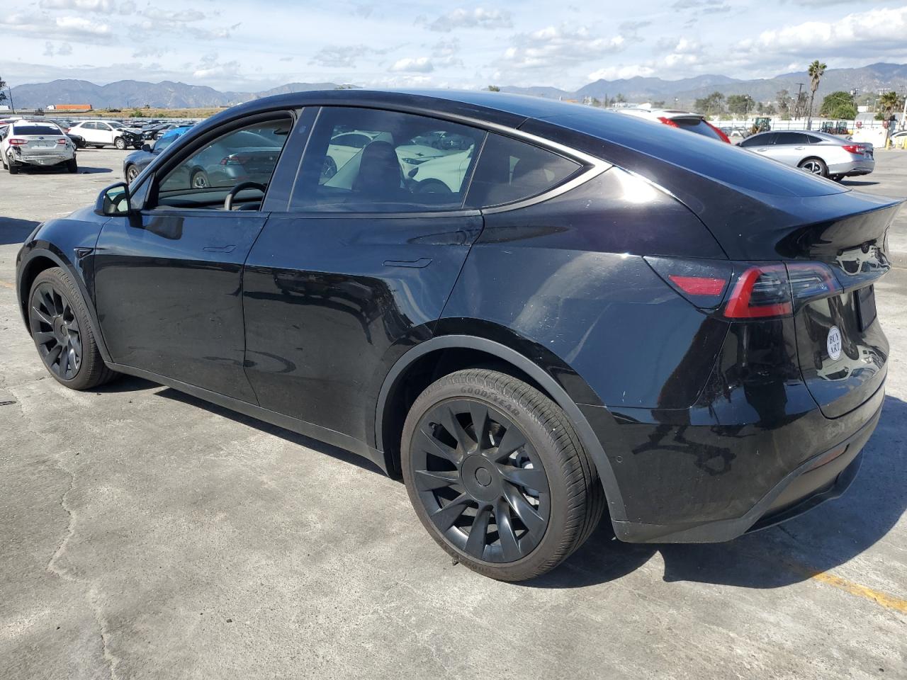 7SAYGDEE4NF385410 2022 Tesla Model Y