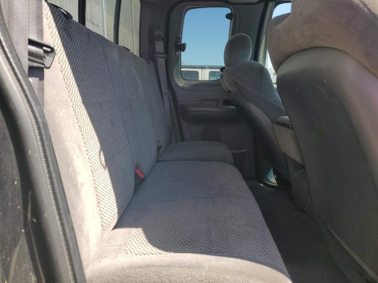 1FTRX18L42NB63974 2002 Ford F150