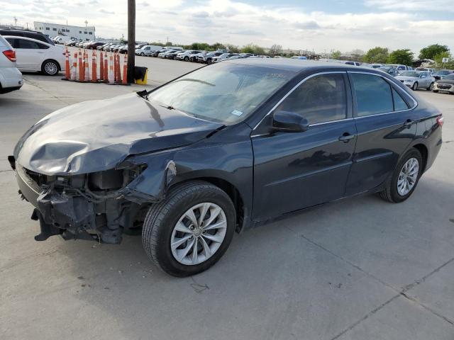 Lot #2489903711 2015 TOYOTA CAMRY LE salvage car