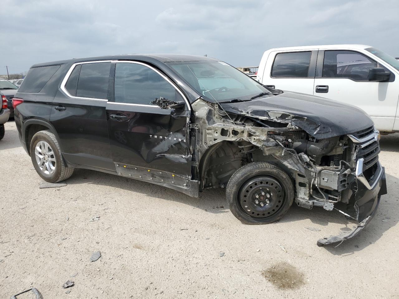 2020 Chevrolet Traverse Ls vin: 1GNERFKW2LJ159382